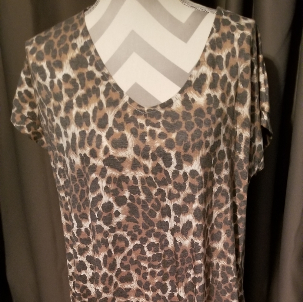 NWT CY FASHION LEOPARD MAXI WITH POCKETS & SLIT ON BOTH SIDES.